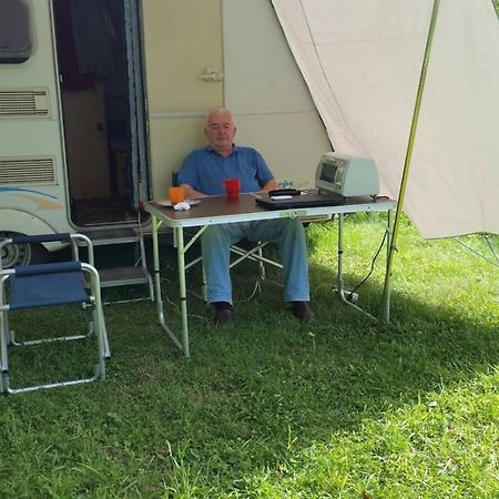 Camping Aviator, Numai Teren, Campare Pentru Rulote Autorulote Personale, Campingul Nu Are Rulote !!! Буштени Экстерьер фото