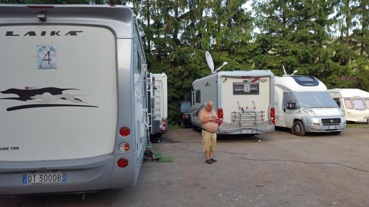 Camping Aviator, Numai Teren, Campare Pentru Rulote Autorulote Personale, Campingul Nu Are Rulote !!! Буштени Экстерьер фото
