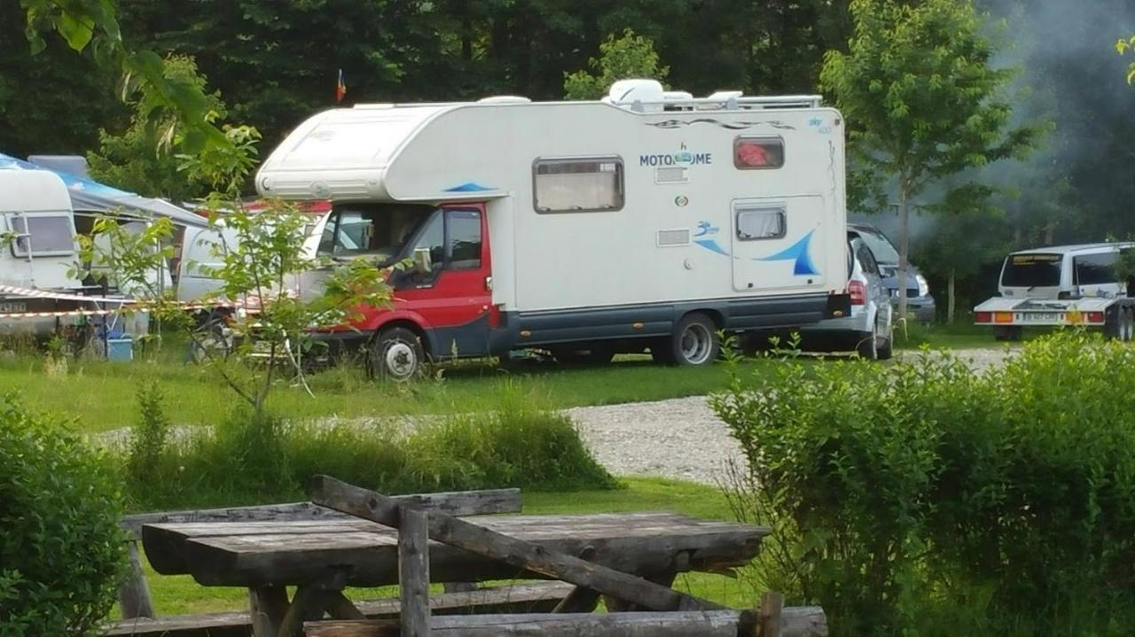 Camping Aviator, Numai Teren, Campare Pentru Rulote Autorulote Personale, Campingul Nu Are Rulote !!! Буштени Экстерьер фото