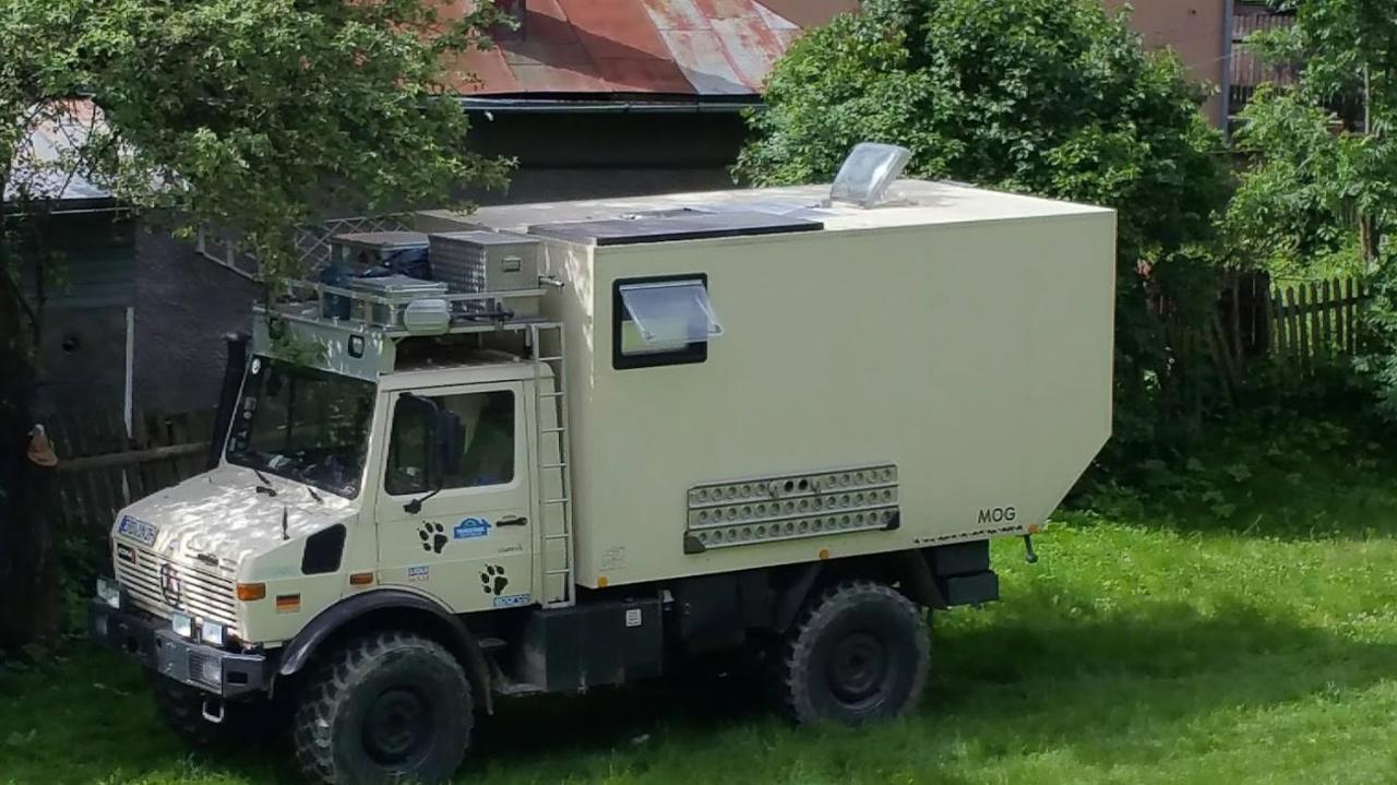 Camping Aviator, Numai Teren, Campare Pentru Rulote Autorulote Personale, Campingul Nu Are Rulote !!! Буштени Экстерьер фото
