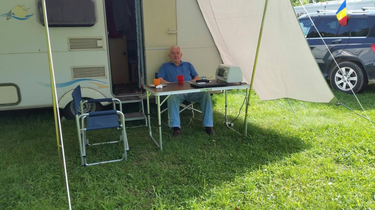 Camping Aviator, Numai Teren, Campare Pentru Rulote Autorulote Personale, Campingul Nu Are Rulote !!! Буштени Экстерьер фото