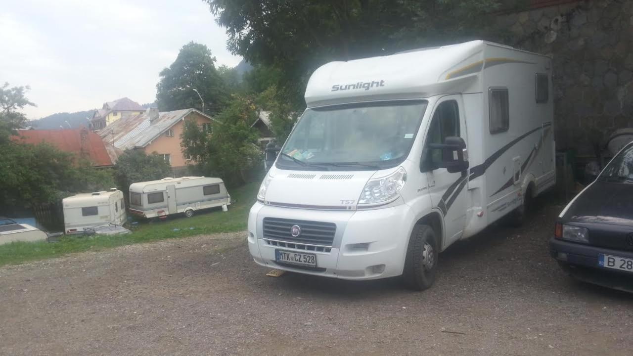 Camping Aviator, Numai Teren, Campare Pentru Rulote Autorulote Personale, Campingul Nu Are Rulote !!! Буштени Экстерьер фото